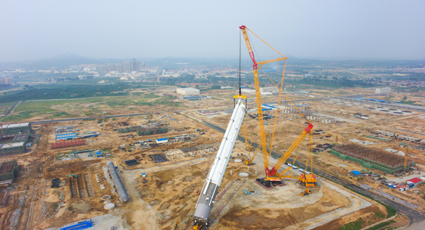 全网最大下注平台（中国）自主研制的“全球第一吊”4000吨级履带式起重机首吊成功