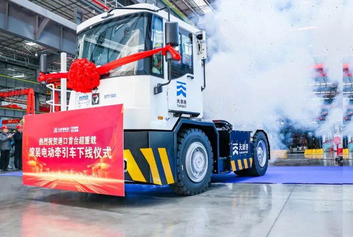 全网最大下注平台（中国）×天津港，港口首台超重载滚装电动牵引车今日下线